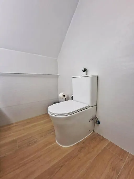 Encantador Duplex Para 6 A 1 Minuto De La Playa ベナルマデナ